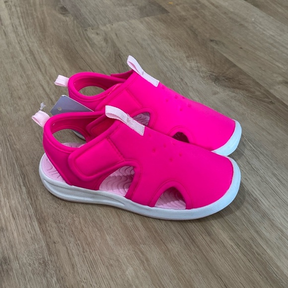 NEW Girls Cat & Jack True Water Shoes - Picture 1 of 3